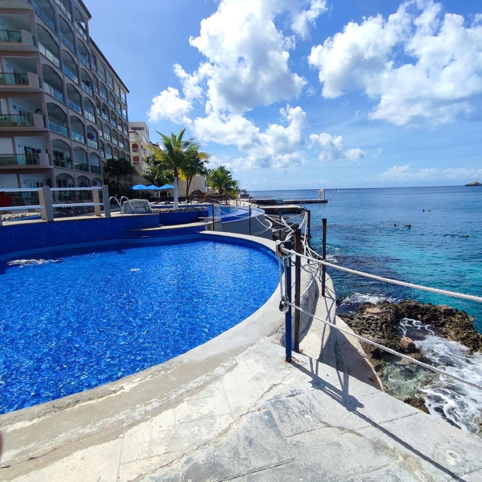 The Queen Of Cozumel - Urban Empire En-Suite City View - For Couples In Mind Exterior photo